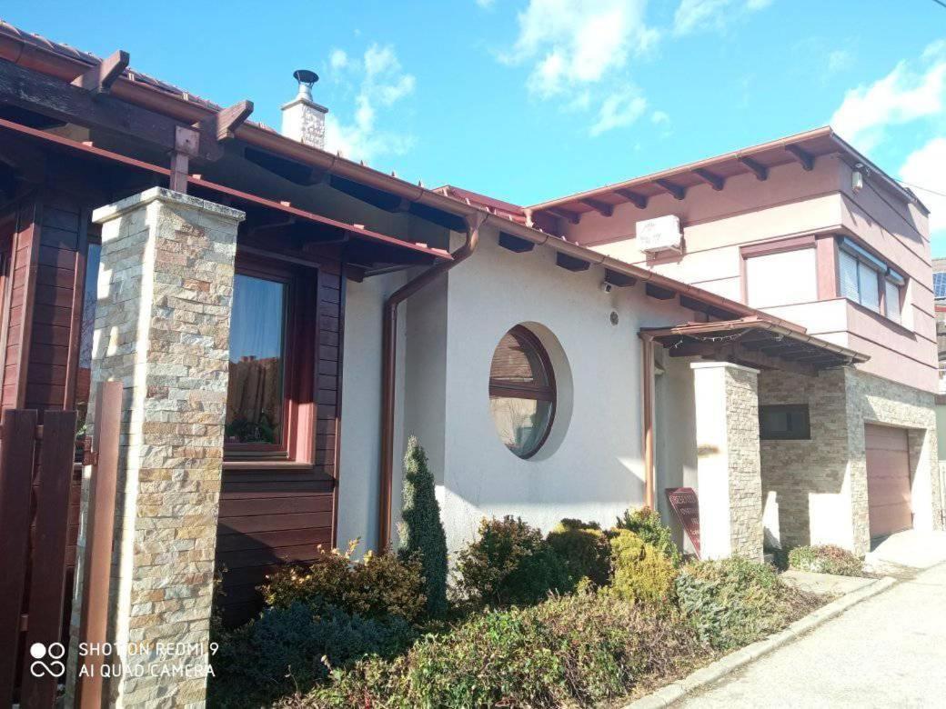 Besenyei Apartman Sárvár Esterno foto