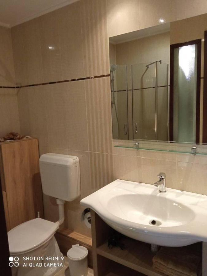 Besenyei Apartman Sárvár Esterno foto
