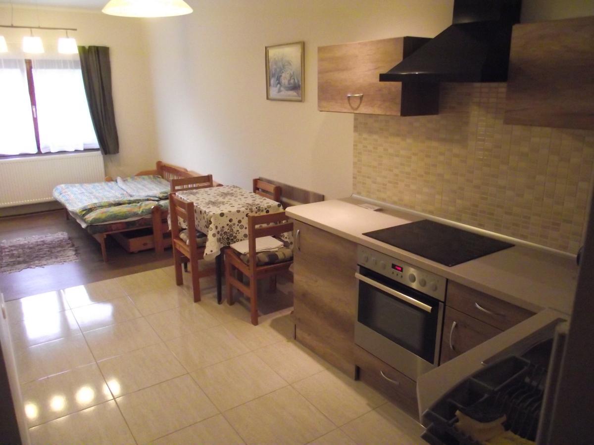 Besenyei Apartman Sárvár Esterno foto